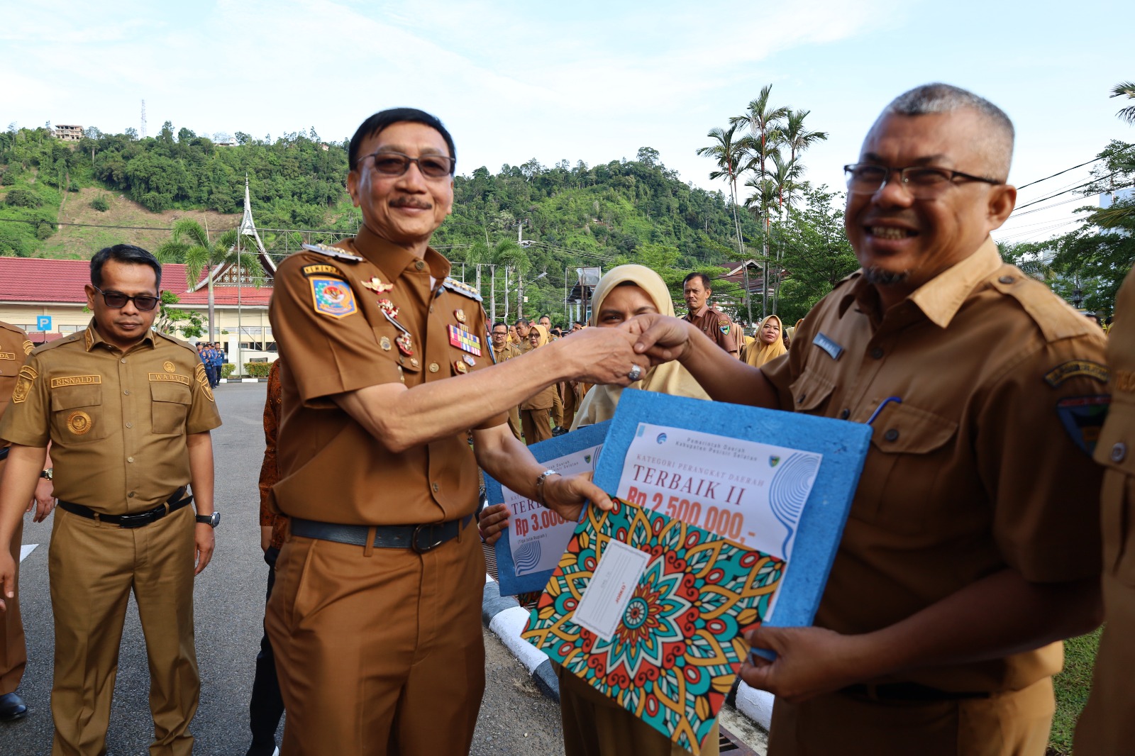 Dinas Perpustakaan dan Kearsipan Raih Peringkat Dua Monitoring dan Evaluasi Keterbukaan Informasi Pu