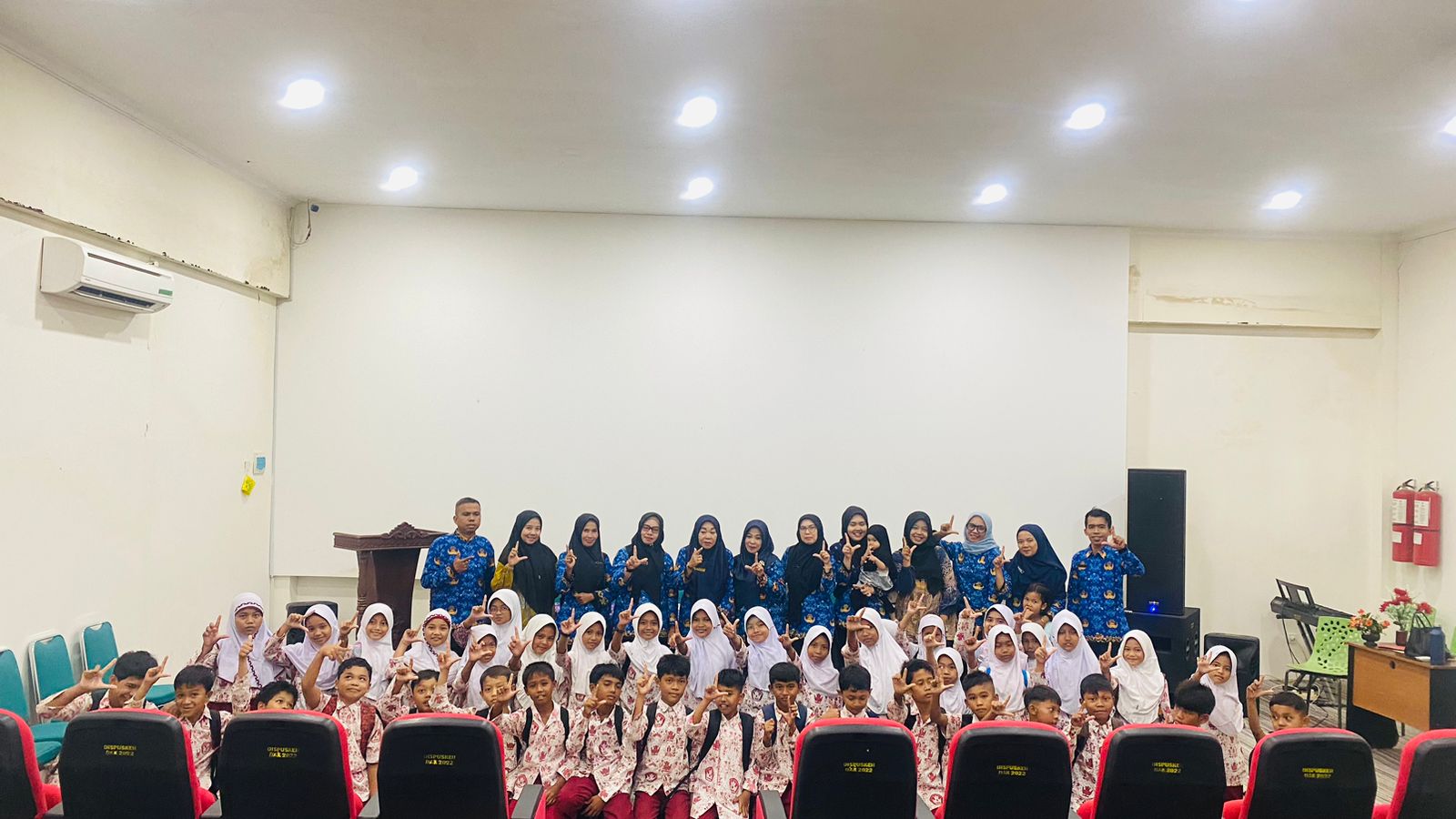 Kunjungan Edukasi UPT SDN 29 Sungai Nipah ke Perpustakaan Umum Daerah