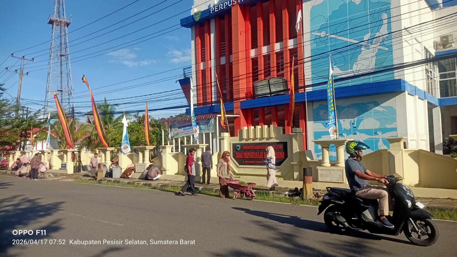 GORO BERSAMA DINAS PERPUSTAKAAN DAN KEARSIPAN DALAM RANGKA GERAKAN ASRI