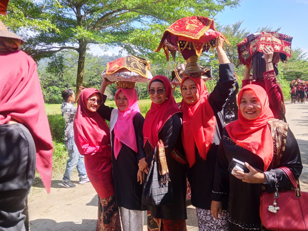 Dinas Perpustakaan dan Kearsipan Hadiri Pertemuan Bulanan Dharma Wanita Persatuan Bertema Makan Baja