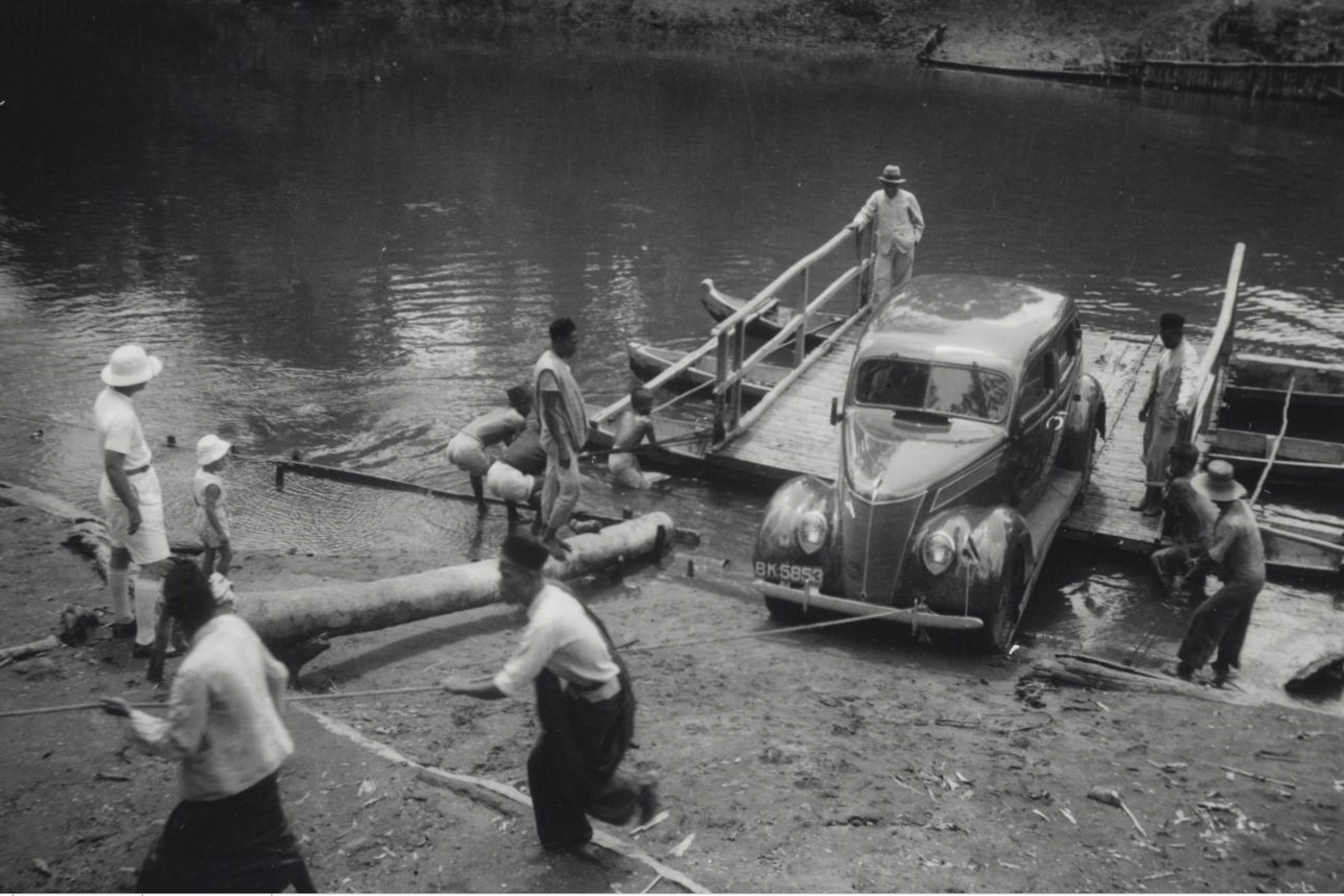 Feri di jalan antara Moekomoeko dan Tapan tahun 1939