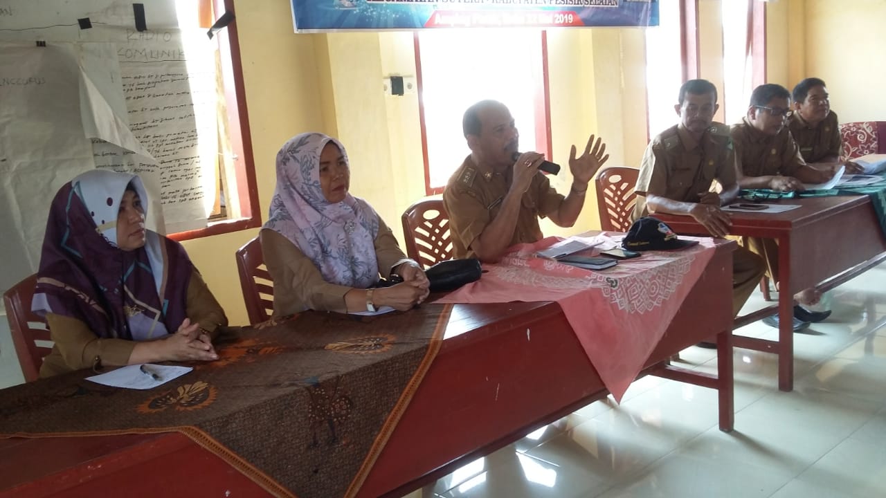 DISKERPUS LAKUKAN PEMBINAAN TATA KELOLA KEARSIPAN DAN PENGELOLAAN PUSTAKA DI NAGARI AMPIANG PARAK