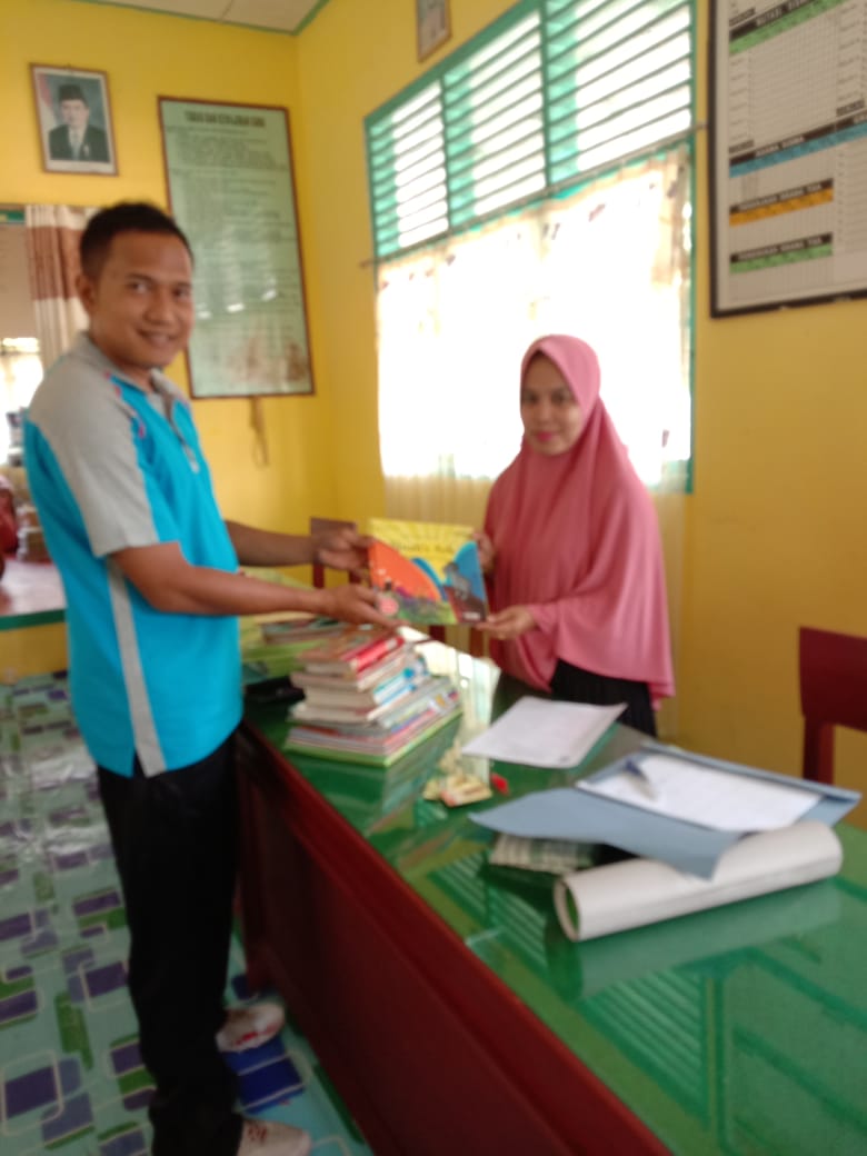 Bidang Perpustakaan distribusikan Buku untuk pojok Baca Kelas