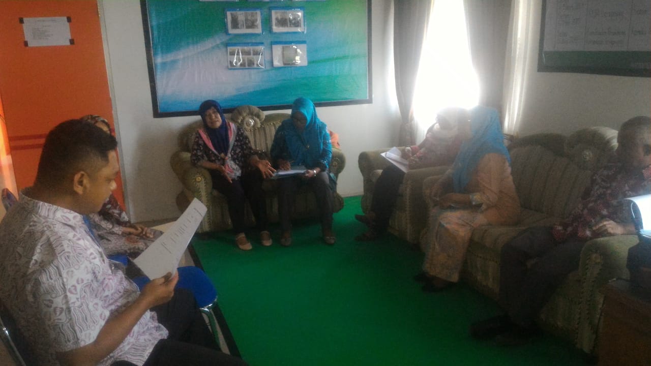 DISKERPUS LAKUKAN MONEV DAN PEMBINAAN TATA KELOLA KEARSIPAN KECAMATAN