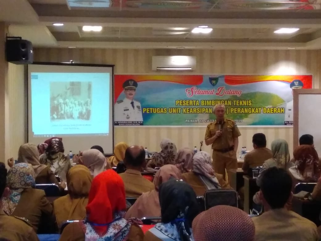 DISKERPUS Kabupaten Pesisir Selatan selenggarakan Bimtek Kearsipan untuk tingkatkan kompetensi OPD s