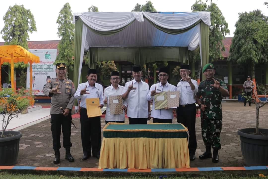 Penandatanganan Komitmen Antara Dinas Perpustakaan dan Kearsipan Dengan Kemenag Pesisir Selatan