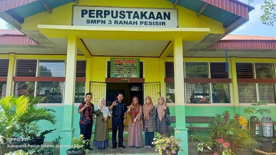 Pembinaan Perpustakaan Sekolah di SMP Negeri 3 Ranah Pesisir 