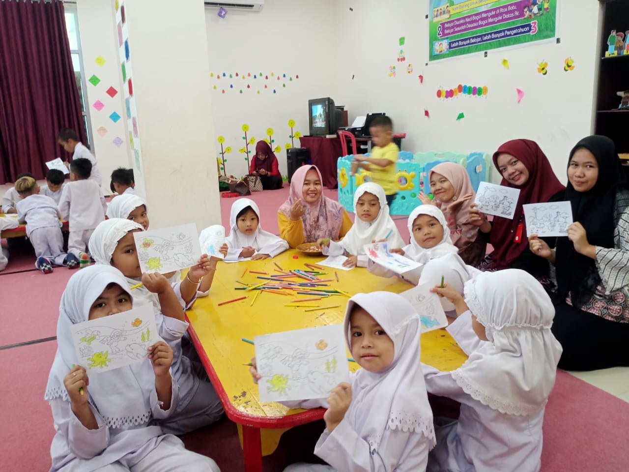 KUNJUNGAN RA DARUL HASANAH KE RUMAH PINTAR