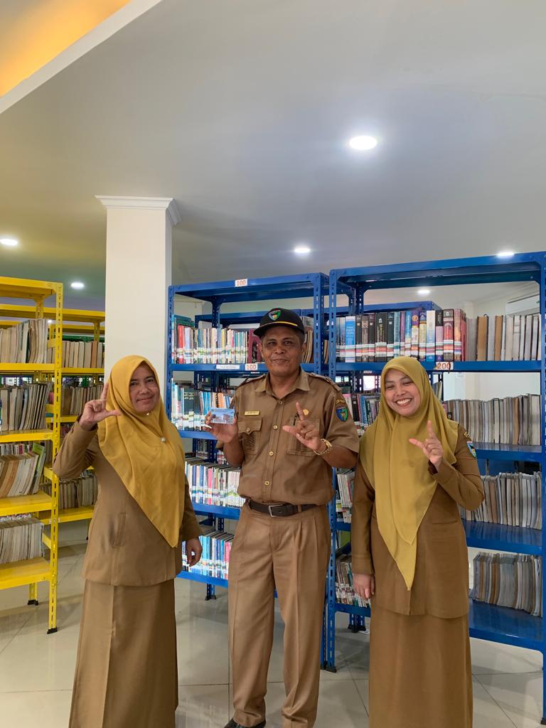 PENYERAHAN KARTU ANGGOTA PERPUSTAKAAN