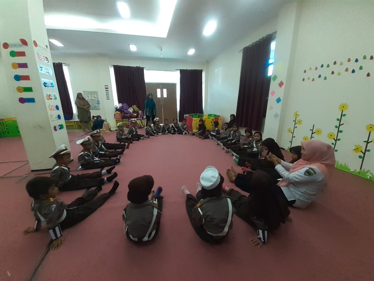 KUNJUNGAN TK BHAYANGKARI KE RUMAH PINTAR
