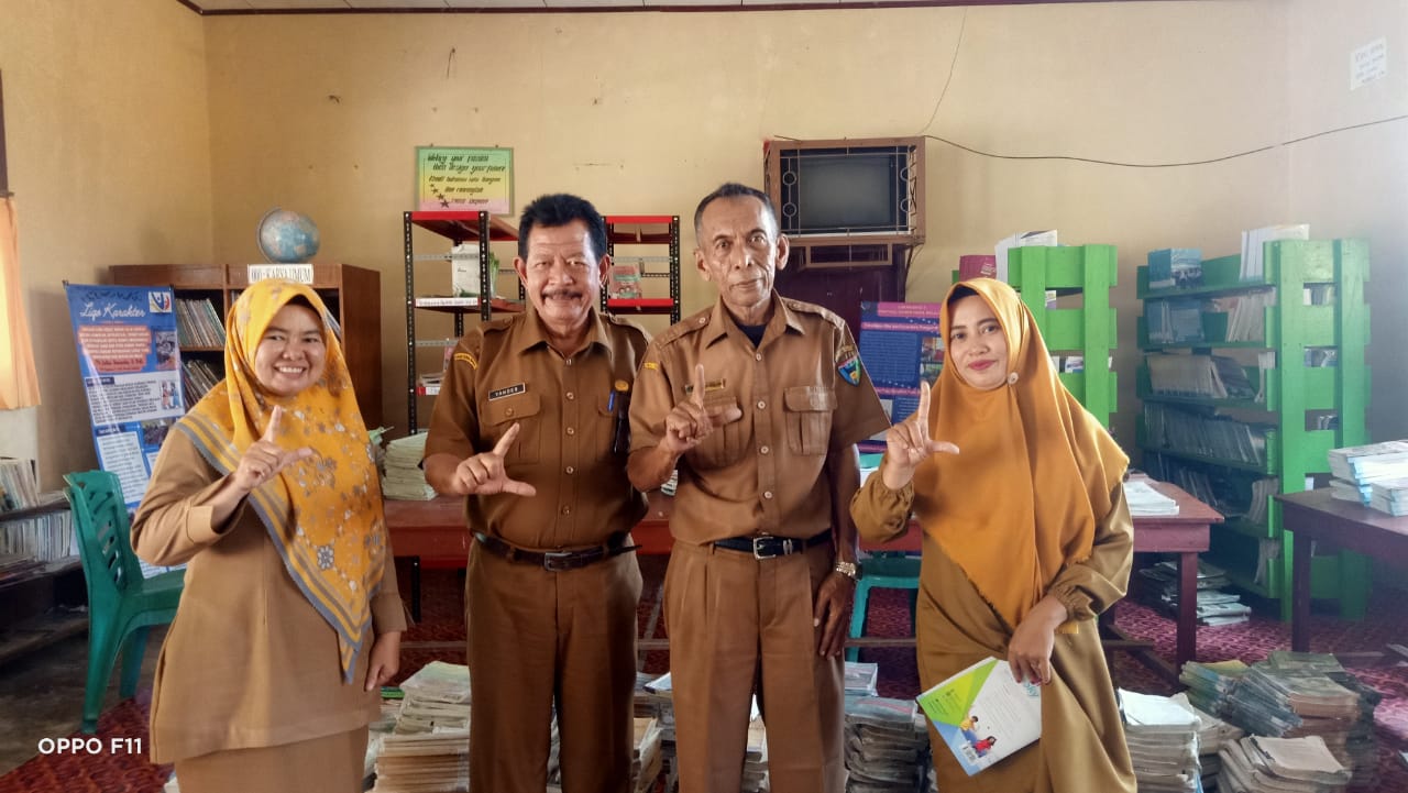 PEMBINAAN PENGELOLAAN PERPUSTAKAAN DI SMPN 4 LENGAYANG
