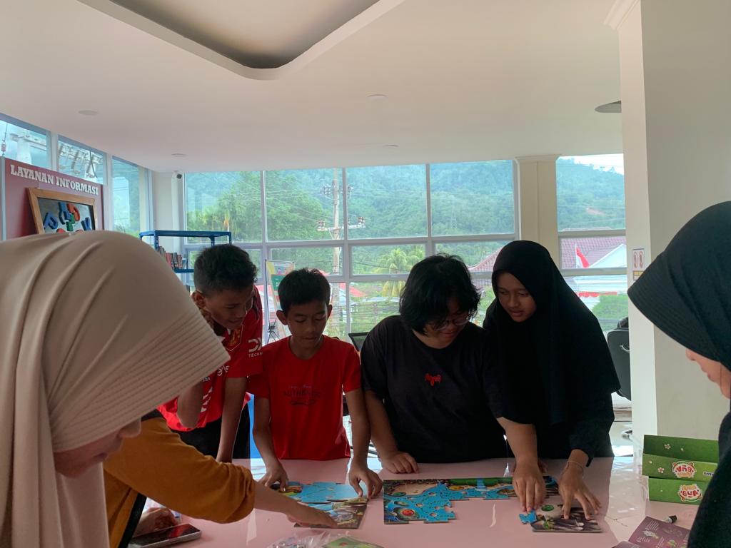 Kegiatan Boardgame di Ruang Layanan Perpustakaan