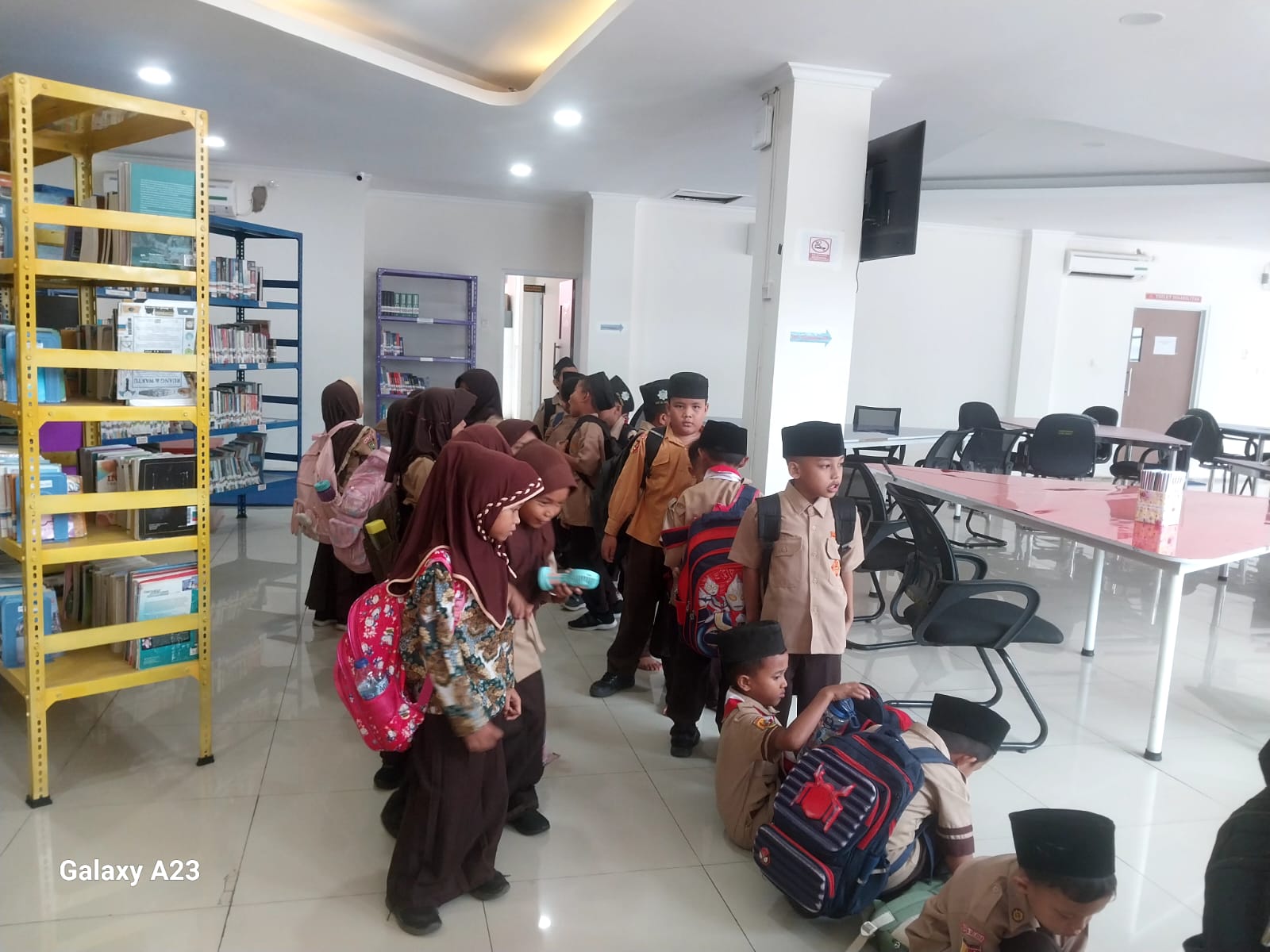 Kunjungan Ketiga Edukasi Literasi SDIT Al Basyar Kecamatan Bayang