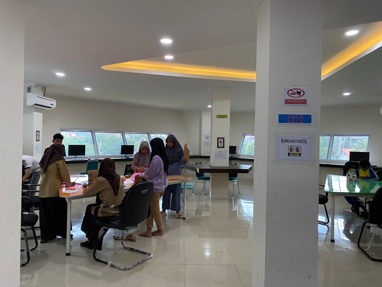 Pengunjung Perpustakaan Umum Daerah Kabupaten Pesisir Selatan