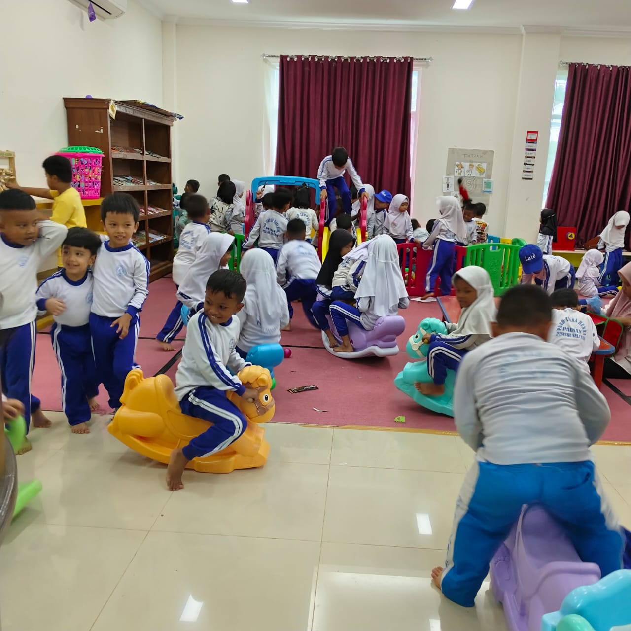 Kunjungan TK/Paud Tiara Bunda ke Rumah Pintar Perintis Painan