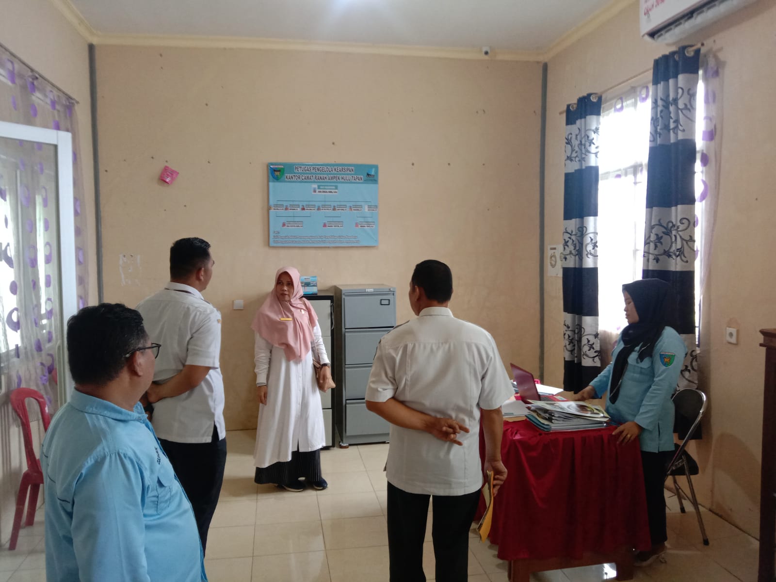 Pengawasan dan Penilaian Kearsipan Tahun 2024 di Kantor Camat Rahul Tapan