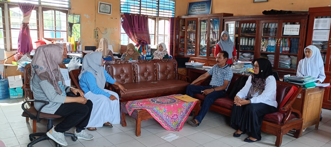 Monitoring dan Evaluasi Layanan Perpustakaan Keliling di SMK E ADIKARYA Kec Linggo Sari Baganti