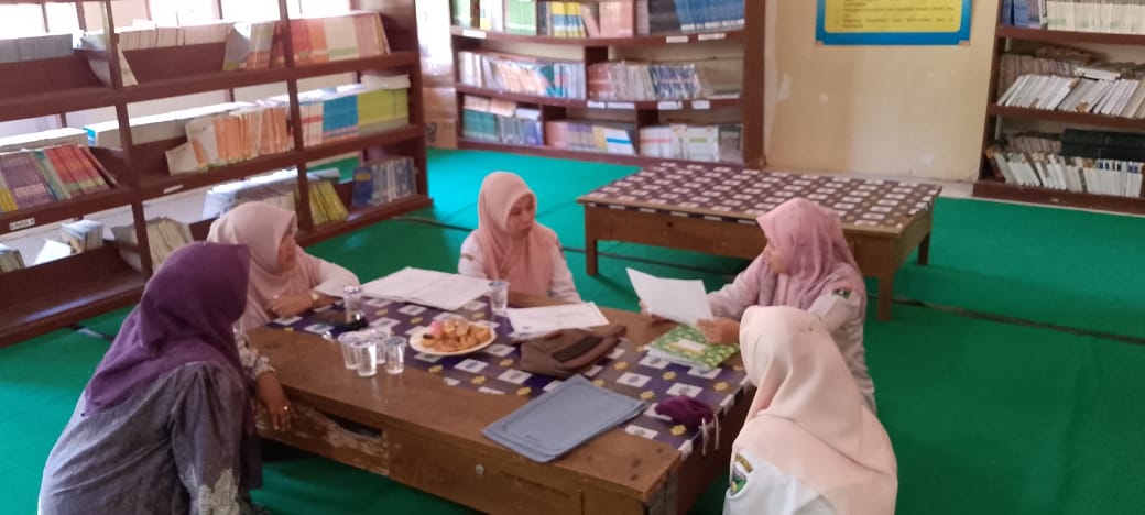 Pembinaan Perpustakaan ke SMA I IV Nagari Bayang Utara