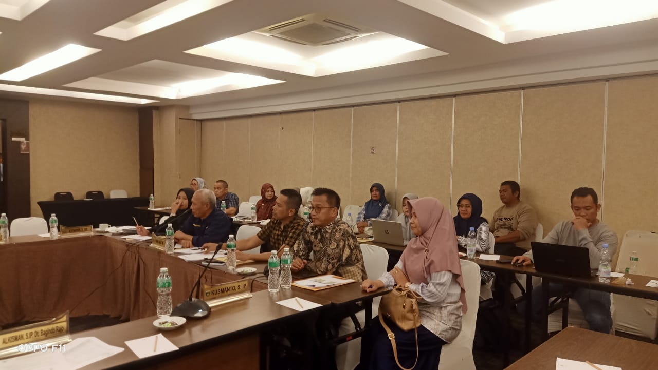 Pembahasan Anggaran Perubahan Dispusker di Axana Hotel Padang