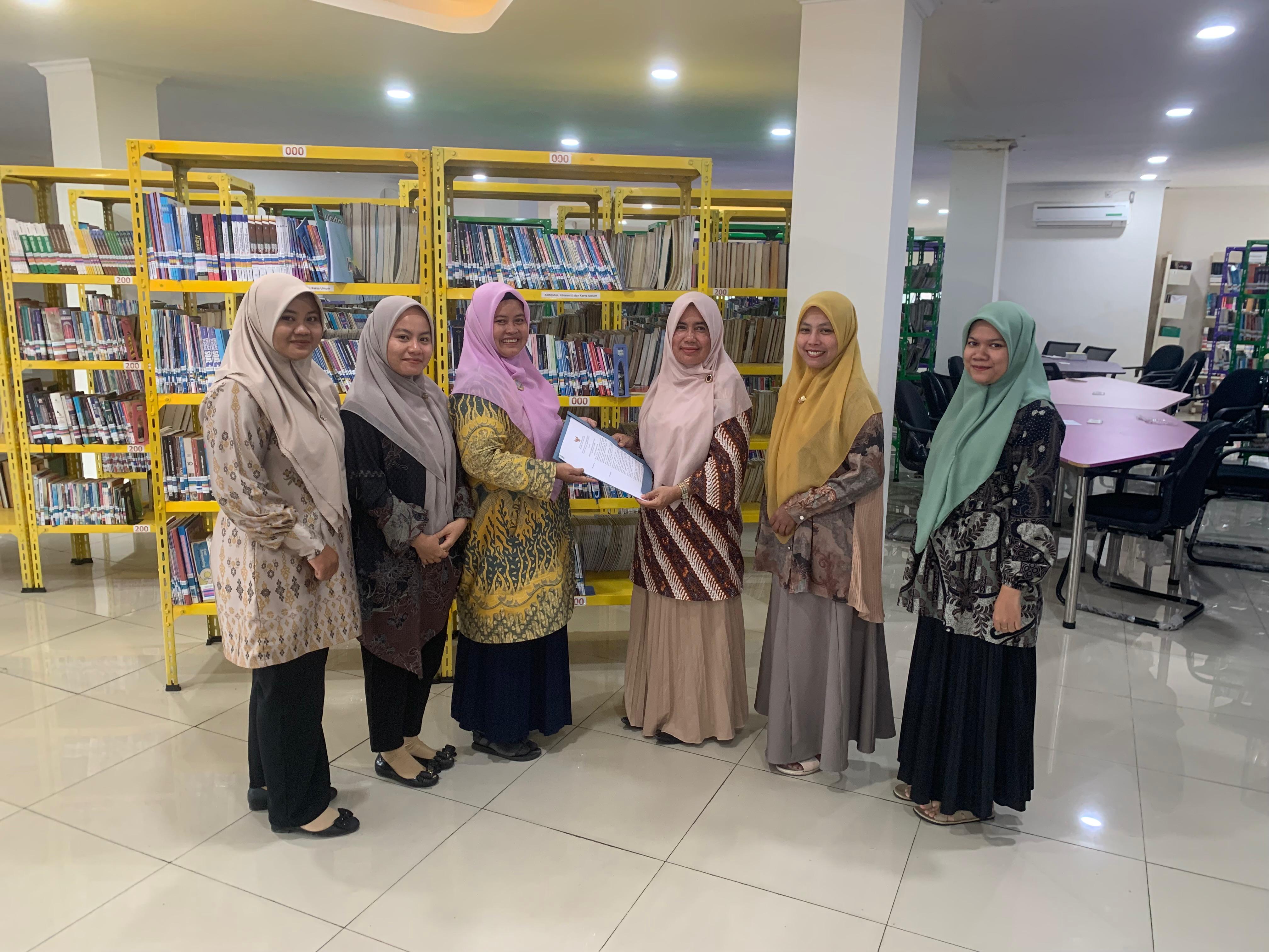 Penyerahan SK Pendirian Perpustakaan SMA 1 Lunang