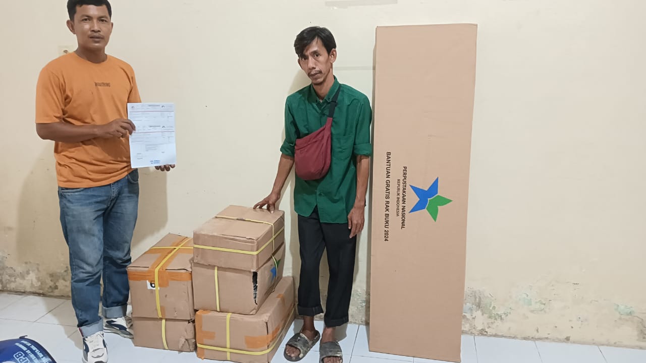Bantuan Buku Perpusnas kepada TBM Dwi Lestari Collage