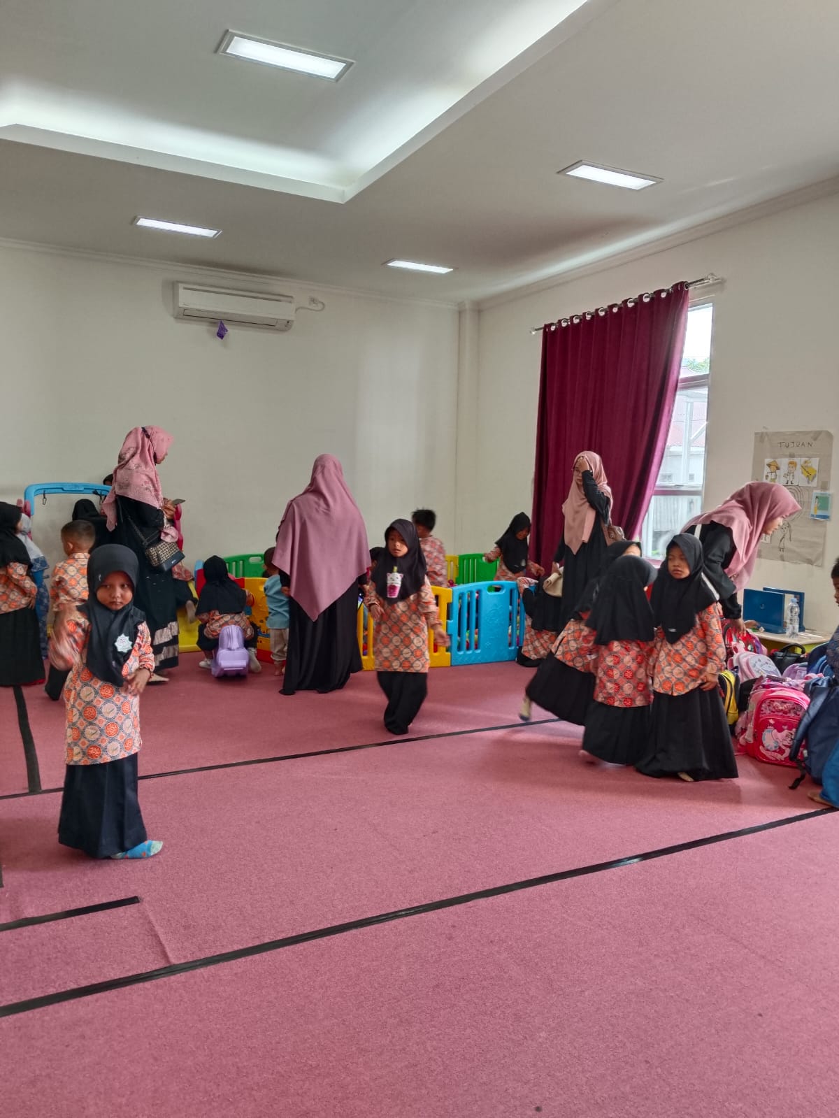 Kunjungan TK Izzatul Quran Tabek Kec Batang Kapas ke Rumah Pintar Perintis Painan