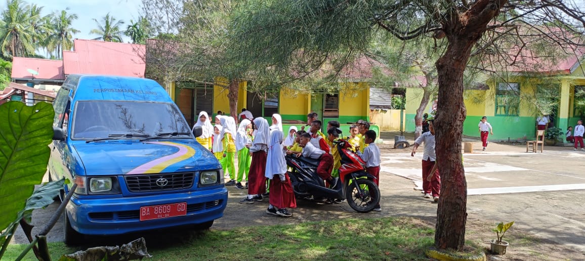 Monitoring dan Evaluasi Pelayanan Perpustakaan Keliling ke UPT SDN 28 Simpang Kec. Koto XI Tarusan