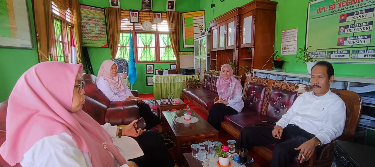 Monitoring dan Evaluasi Pelayanan Perpustakaan Keliling ke UPT SDN 03 Simpang Kec. Koto XI Tarusan