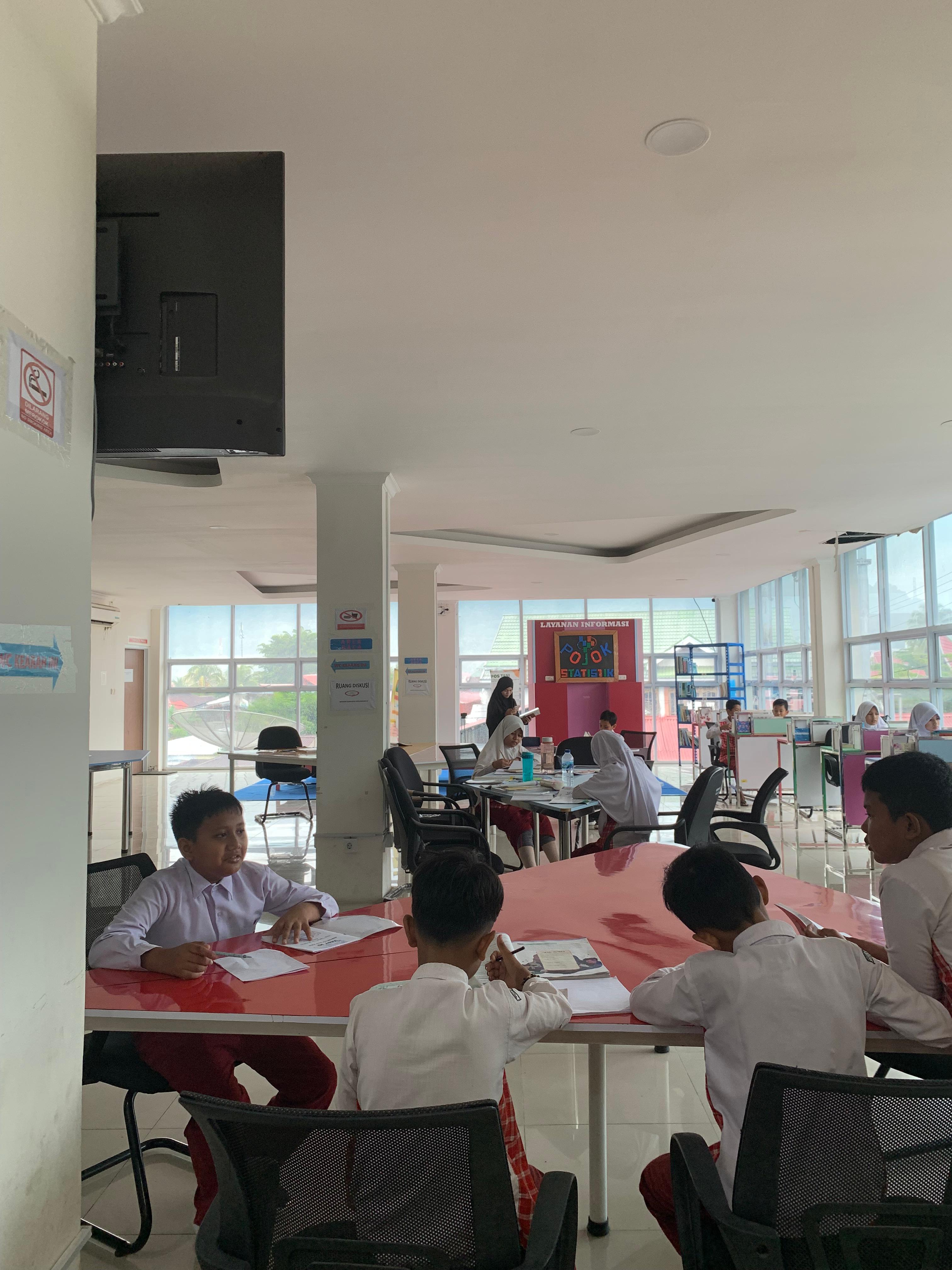 Kunjungan Edukasi SDIT Al Fikri ke Perpusda Kab Pessel