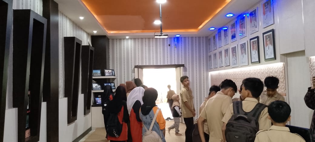 Kunjungan dari SMPN 3 Painan ke Galeri Arsip