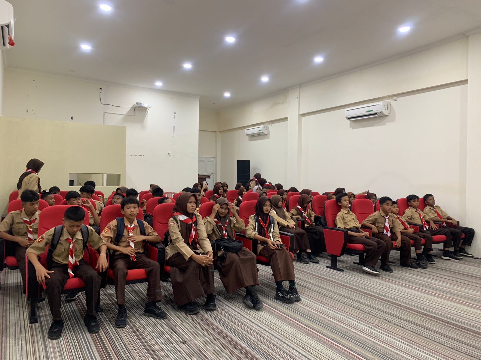 LAGI FIRAL SMPN 4 Painan di Studio Mini Dispusker