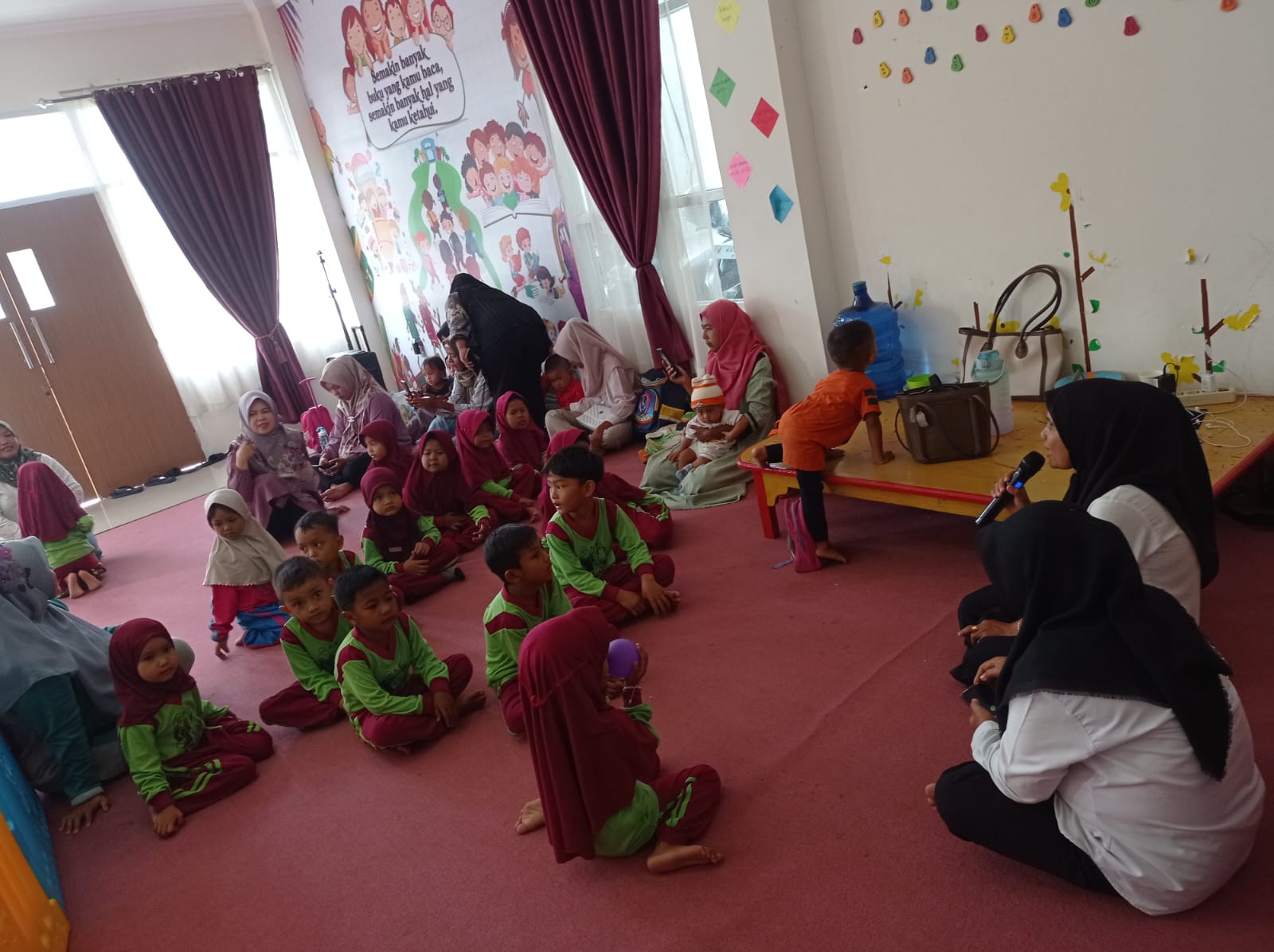 Kunjungan TK Takliful Qulub ke Rumah Pintar
