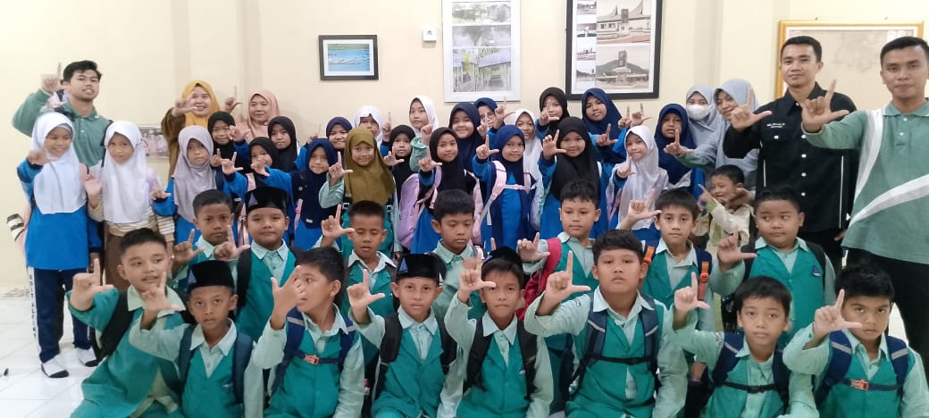Kunjungi Edukasi Sekolah SD IT Al Fikri ke Dinas Perpustakaan dan Kearsipan Kabupaten Pesisir Selata
