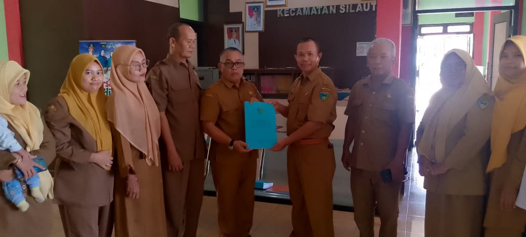 Pembinaan Tata Kelola Kearsipan ke Kantor Camat Silaut