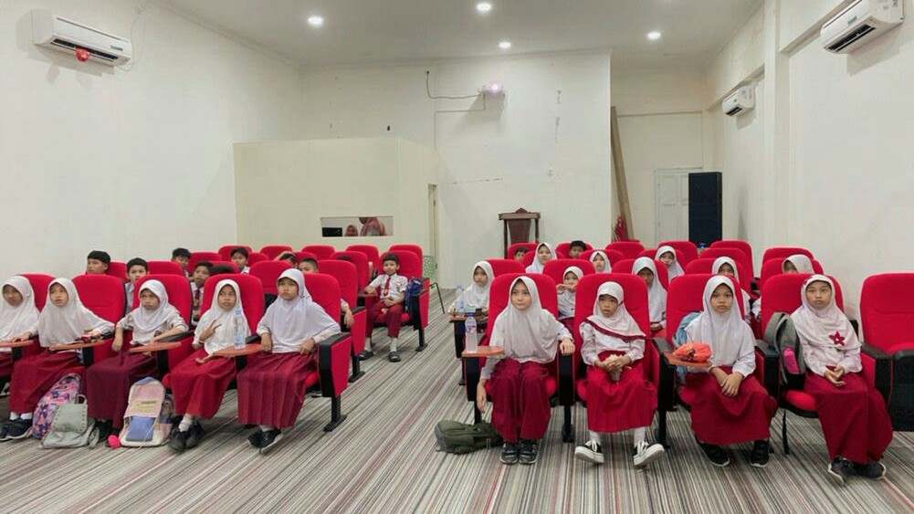 Kunjungan Edukasi SDN 26 Painan ke Perpustakaan Umum Daerah
