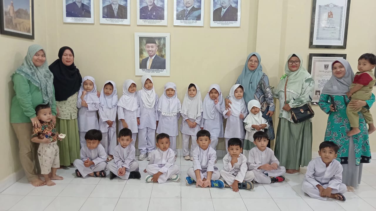 Memperkenalkan Perpustakaan ke Sekolah Paud Timbulun Permai