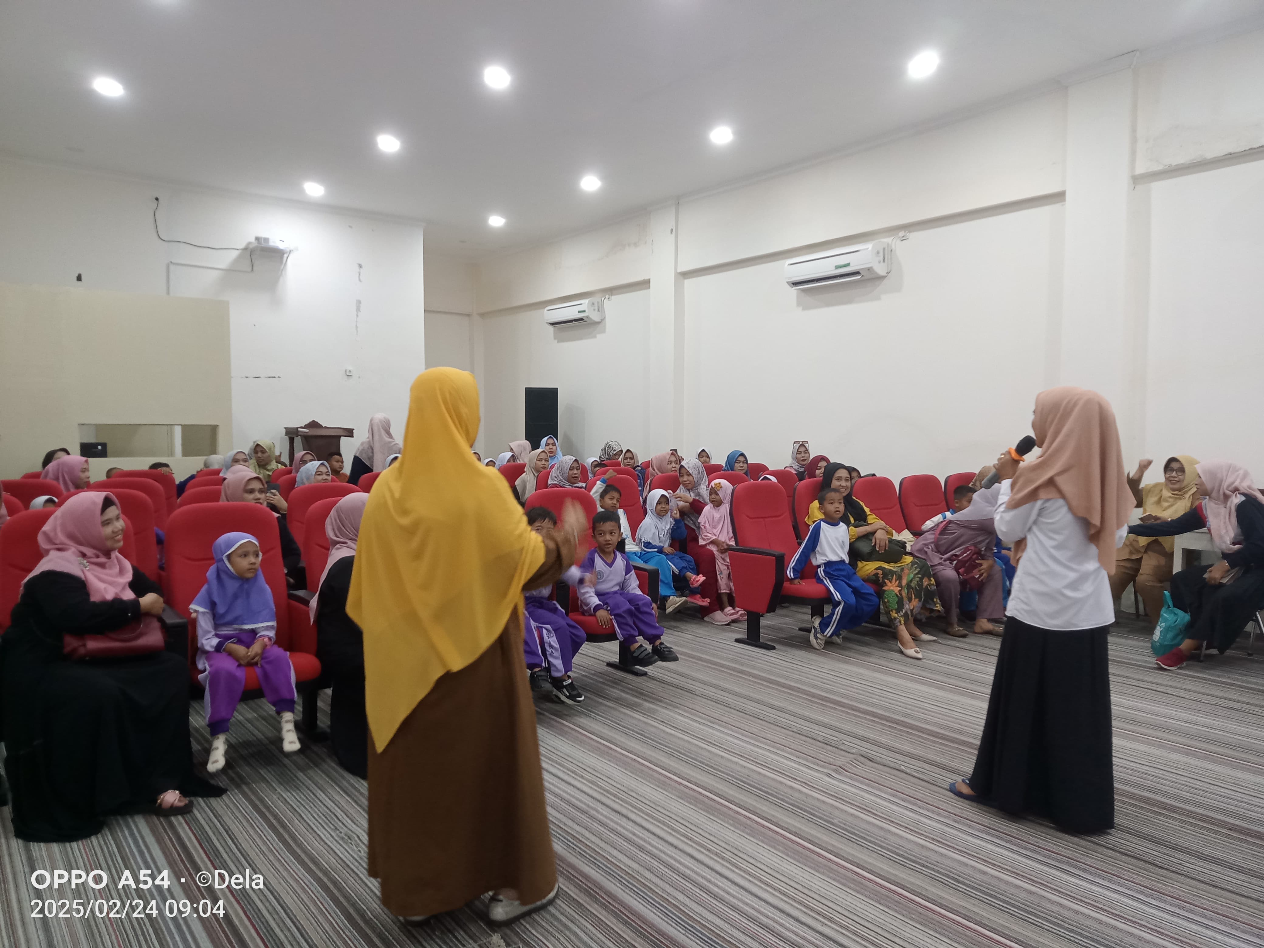 Kunjungan Dua Sekolah TK Zanajfi dan TK Pembina Ke Perpustakaan Umum Daerah